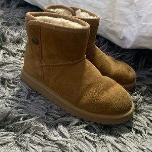 UGGS